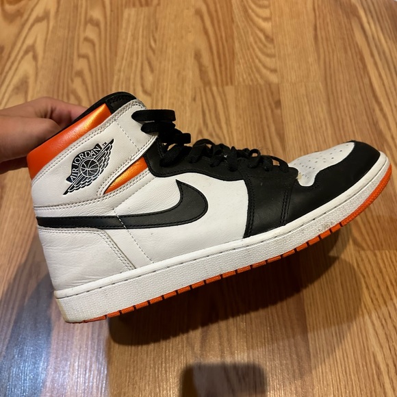 jordans retro 1 orange